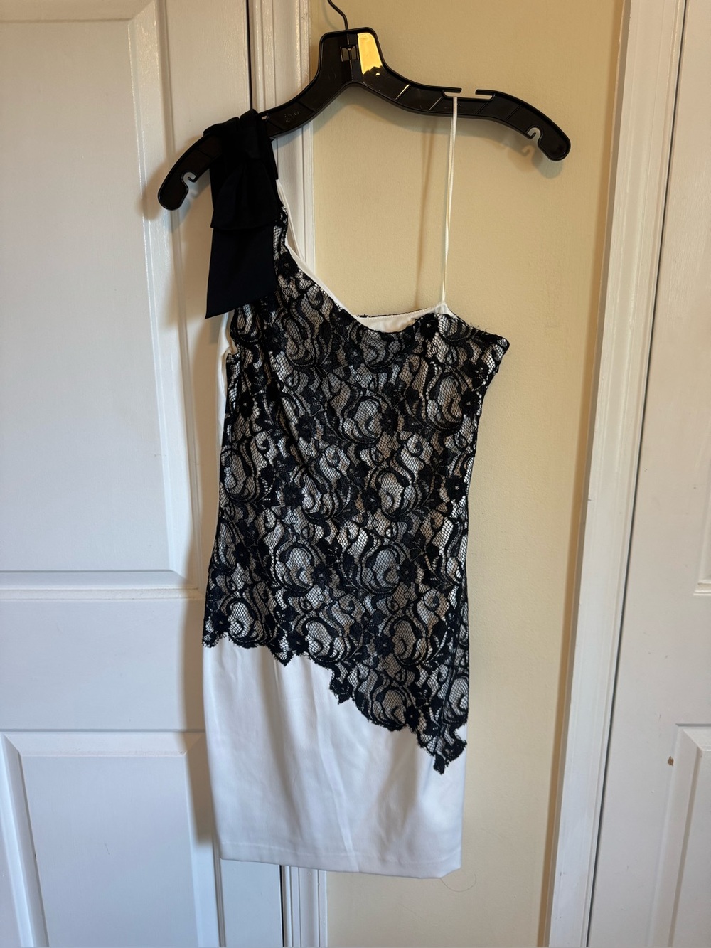 Max & Cleo Black and White One-Shoulder Lace Dress with Shoulder Bow